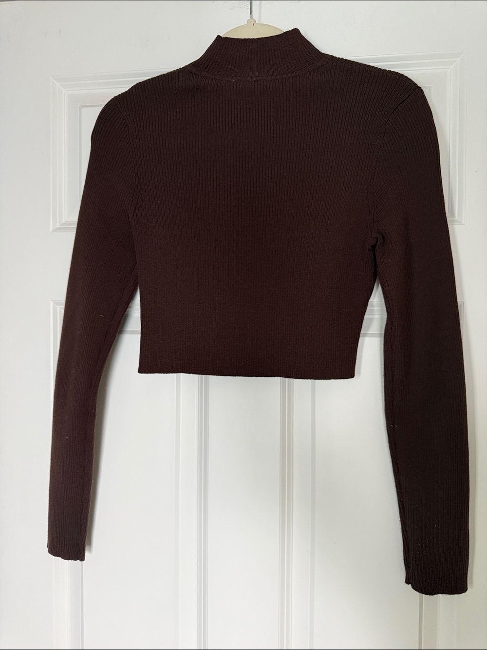 Divided Cropped Ribbed Sweater - Picture 2 of 2